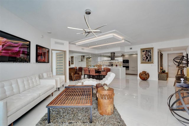 4 of 38 - 17301 Biscayne Blvd 1803, North Miami Beach, FL