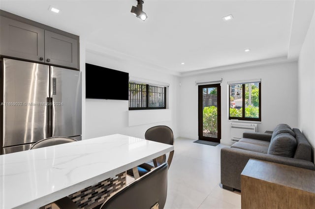 3 of 18 - 321 Wilson St 101a, Hollywood, FL