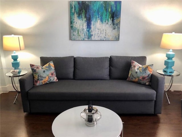 2 of 20 - 3030 Collins Ave 3e, Miami Beach, FL