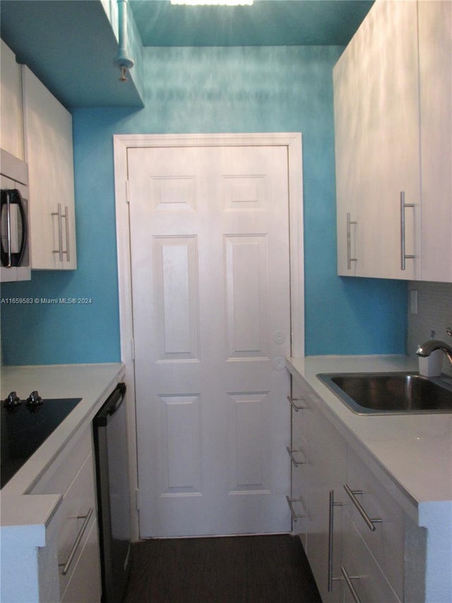 4 of 20 - 3030 Collins Ave 3e, Miami Beach, FL