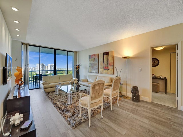 4 of 14 - 20281 E Country Club Dr 1609, Aventura, FL