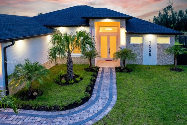 1 of 62 - 1528 Sw 15th Ave, Cape Coral, FL