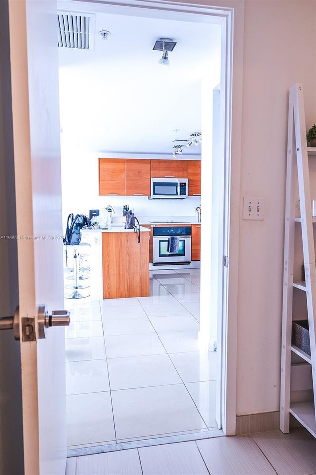 5 of 27 - 3250 Ne 1st Ave 1110, Miami, FL