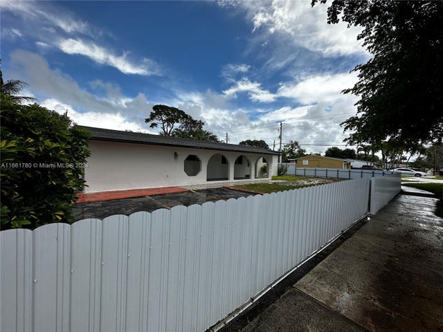 3 of 19 - 1805 Nw 175th St, Miami Gardens, FL