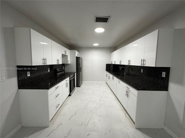 4 of 19 - 1805 Nw 175th St, Miami Gardens, FL