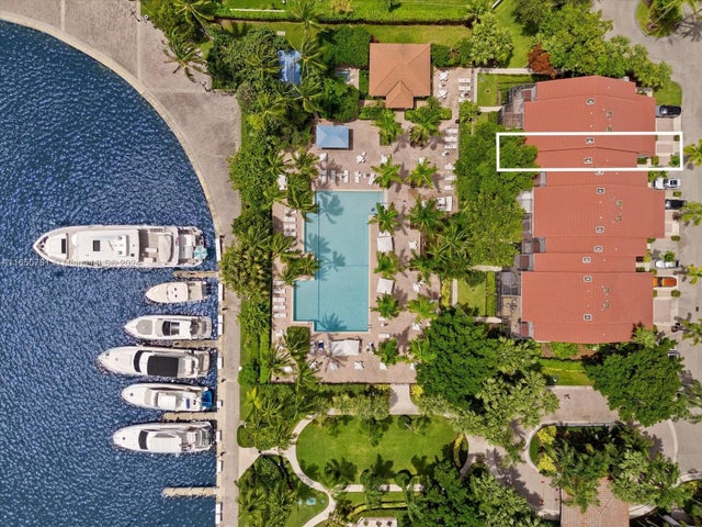 1 of 18 - 3602 Yacht Club Dr 405, Aventura, FL