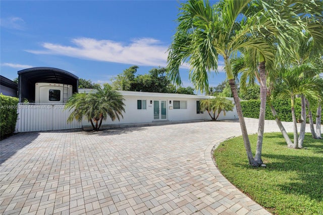 3 of 51 - 1910 N Hibiscus Dr, North Miami, FL