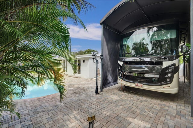 4 of 51 - 1910 N Hibiscus Dr, North Miami, FL
