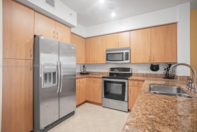 4 of 43 - 1830 Radius Dr 1024, Hollywood, FL