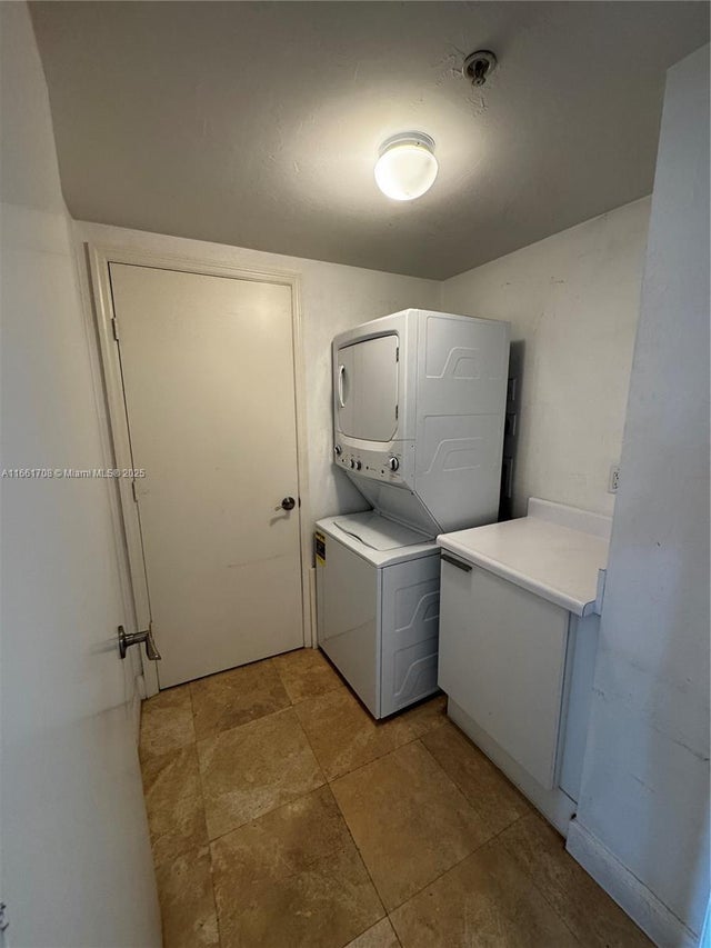 5 of 11 - 14951 Royal Oaks Ln 1504, North Miami, FL