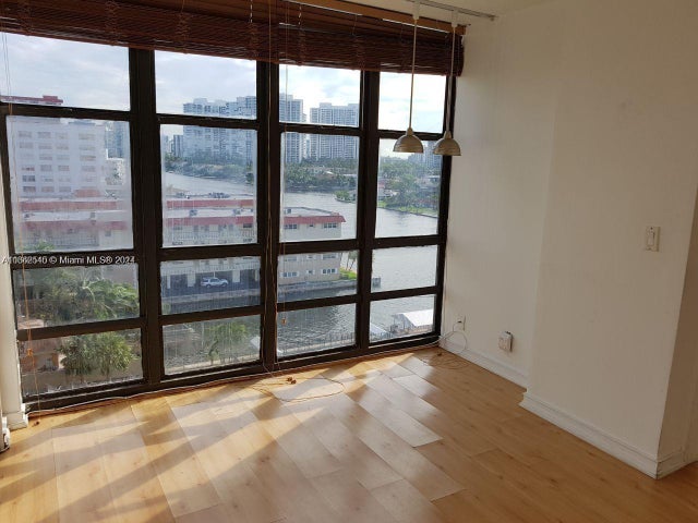 4 of 8 - 2017 S Ocean Dr 904, Hallandale Beach, FL