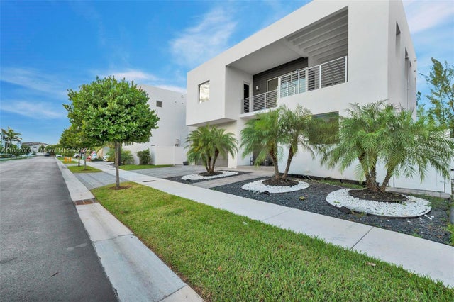 4 of 55 - 10055 Nw 77th St, Doral, FL