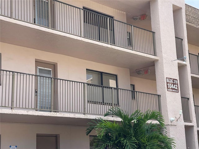 4 of 16 - 10442 Sunrise Lakes Blvd 303, Sunrise, FL
