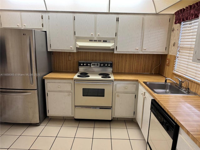 5 of 16 - 10442 Sunrise Lakes Blvd 303, Sunrise, FL