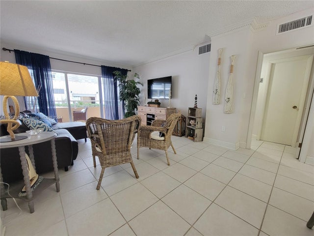 4 of 55 - 1980 S Ocean Dr 2c, Hallandale Beach, FL