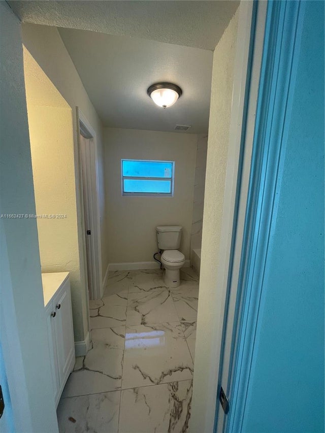 3 of 6 - 3327 Nw 101st St, Miami, FL