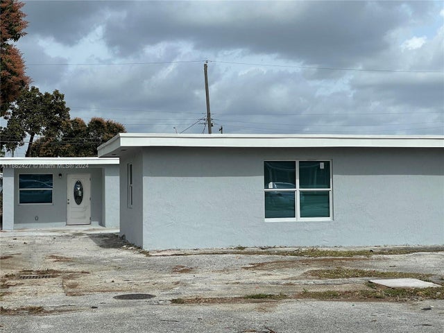5 of 6 - 3327 Nw 101st St, Miami, FL