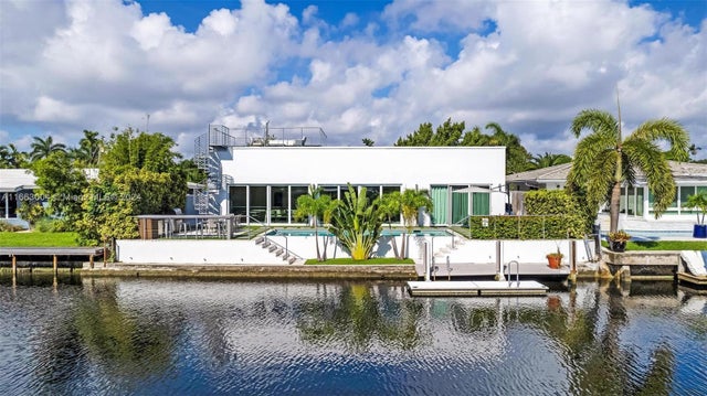 2 of 77 - 2112 Ne 17th Ave, Wilton Manors, FL