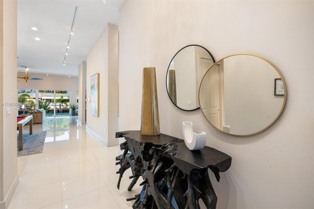 5 of 77 - 2112 Ne 17th Ave, Wilton Manors, FL