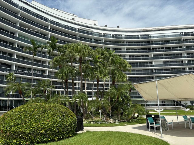 2 of 9 - 900 Bay Dr 615, Miami Beach, FL