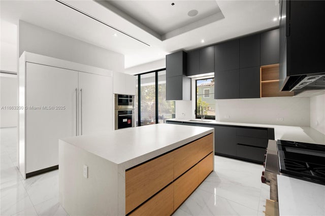 3 of 33 - 4430 Nautilus Dr, Miami Beach, FL