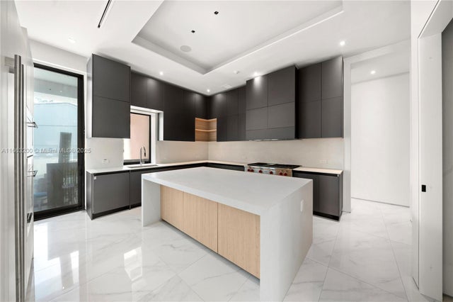 4 of 33 - 4430 Nautilus Dr, Miami Beach, FL