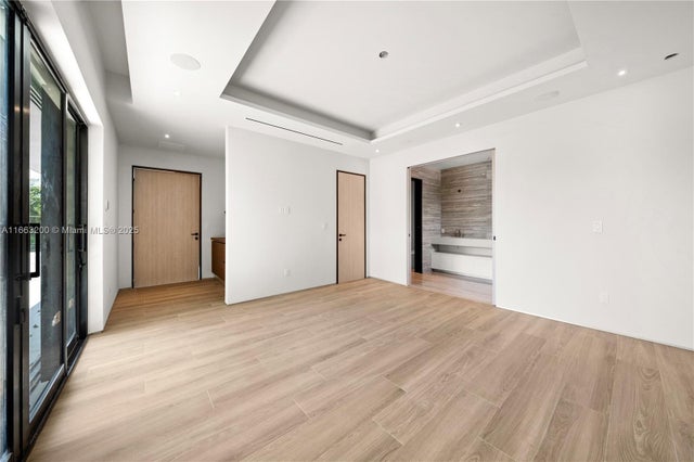 5 of 33 - 4430 Nautilus Dr, Miami Beach, FL