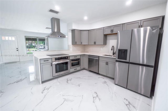 5 of 40 - 4461 Sw 34th Dr, Dania Beach, FL