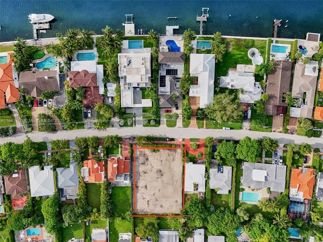 3 of 30 - 1785 Bay Dr, Miami Beach, FL
