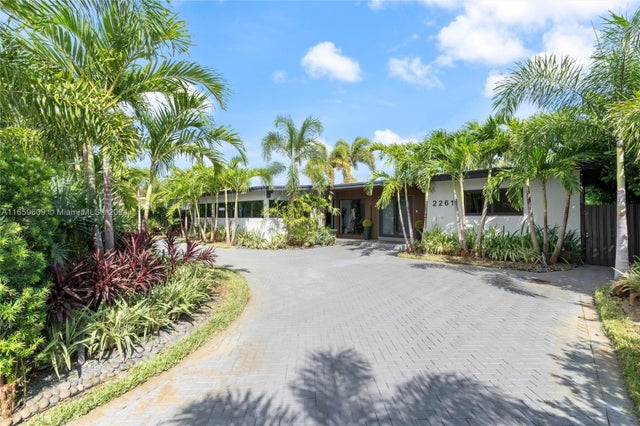 2 of 24 - 2261 Ne 192nd St, Miami, FL