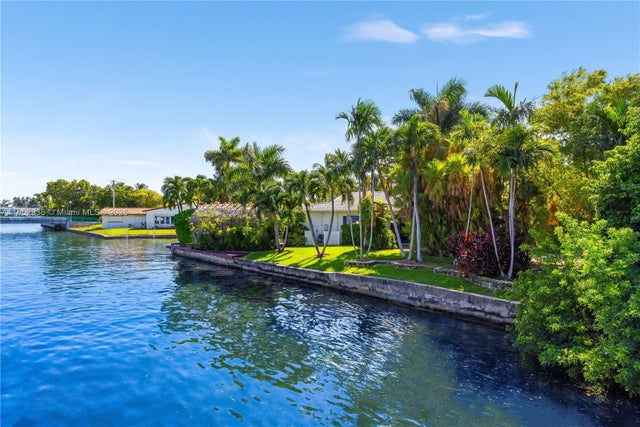 5 of 41 - 7975 Biscayne Point Cir, Miami Beach, FL