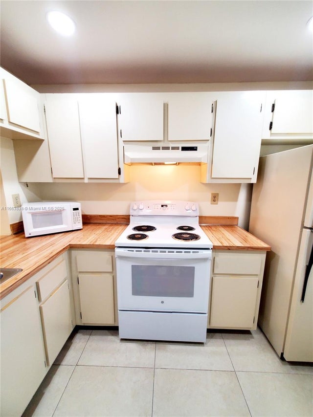 1 of 91 - 2941 N Nob Hill Rd 301, Sunrise, FL