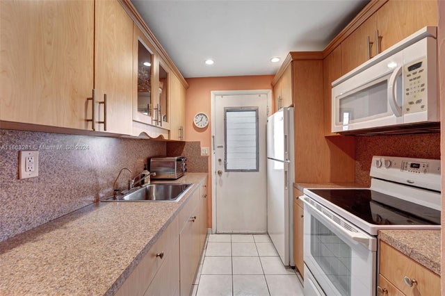 4 of 21 - 17090 Ne 14th Ave 209, North Miami Beach, FL