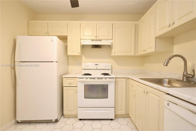 3 of 17 - 2821 Somerset Dr 309, Lauderdale Lakes, FL