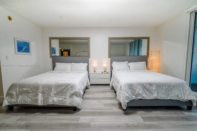 3 of 28 - 2301 Collins Av 429, Miami Beach, FL