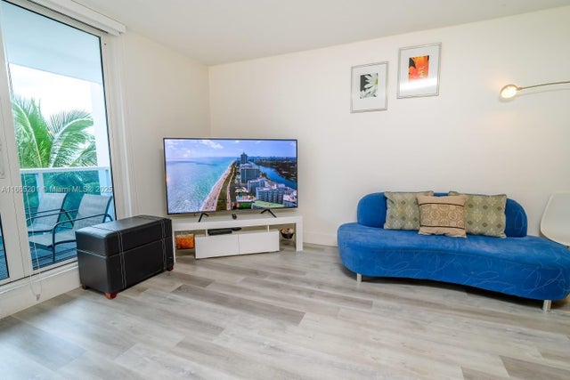 5 of 28 - 2301 Collins Av 429, Miami Beach, FL