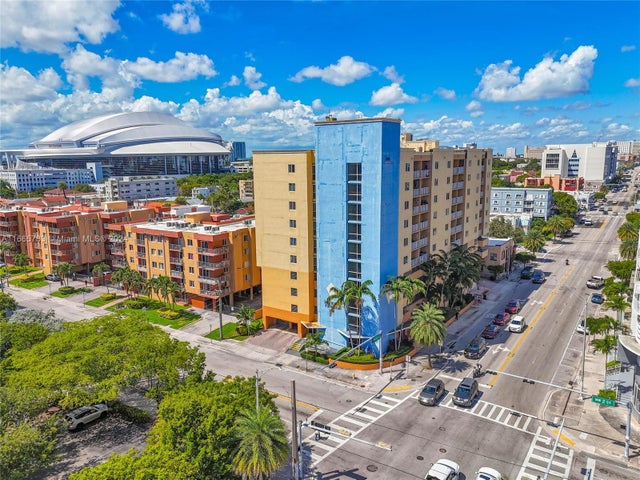 1 of 26 - 218 Nw 12th Ave 702, Miami, FL