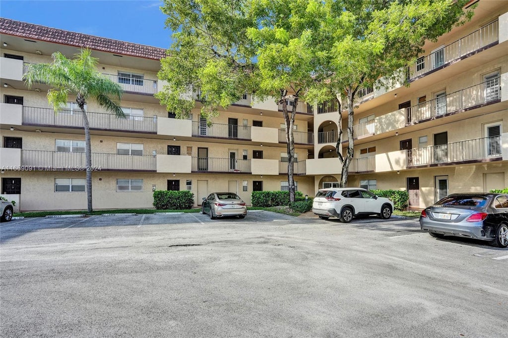 6061 N Falls Cir Dr 110, Lauderhill