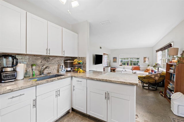 2 of 6 - 901 Ne 16th Pl, Fort Lauderdale, FL