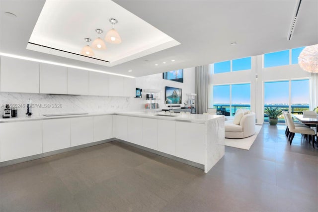 5 of 23 - 10 Venetian Way Ph 2/3, Miami Beach, FL