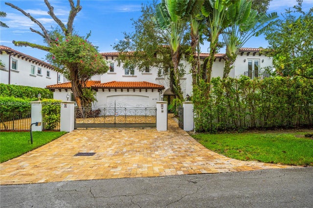 2 of 52 - 5770 La Luneta Ave, Miami, FL