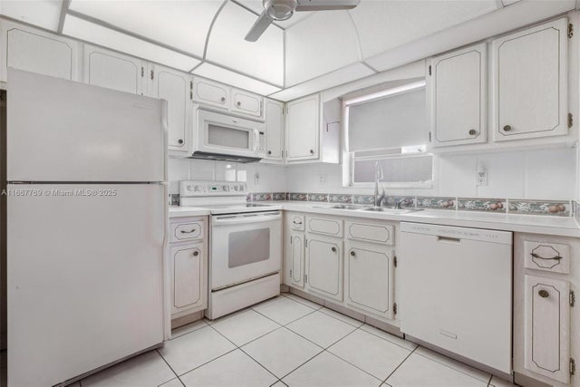 4 of 40 - 5300 Washington St C111, Hollywood, FL