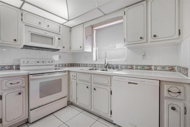 5 of 40 - 5300 Washington St C111, Hollywood, FL
