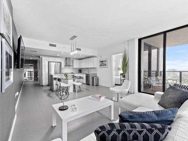 5 of 31 - 1600 Ne 1st Ave 2816, Miami, FL