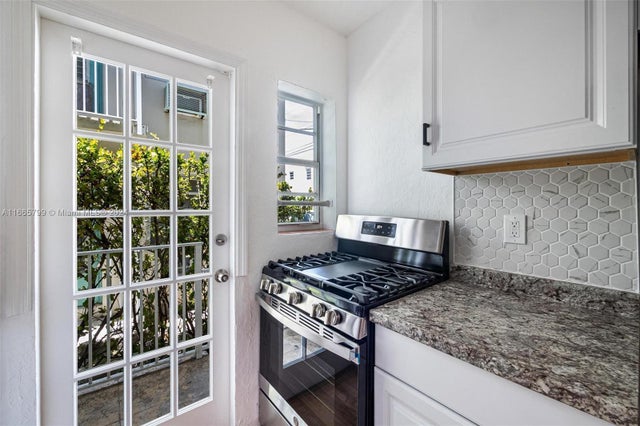 5 of 26 - 911 Meridian Ave 106, Miami Beach, FL