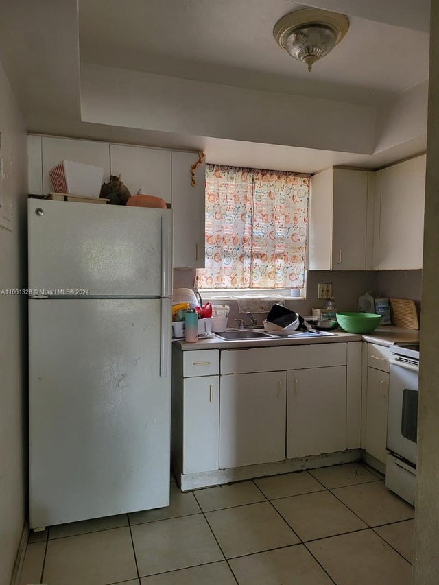 2 of 7 - 1350 Ne 119th St 135023, Miami, FL