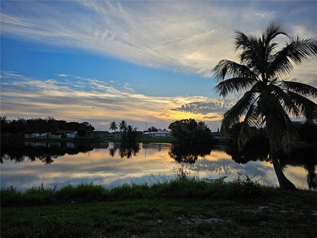 1 of 28 - 2737 Nw 24th Ave, Oakland Park, FL