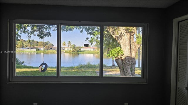 4 of 28 - 2737 Nw 24th Ave, Oakland Park, FL