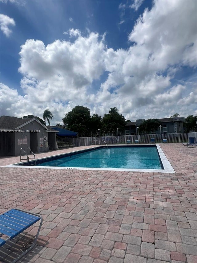 4 of 37 - 423 Ne 210th Cir Ter 104-25, Miami, FL