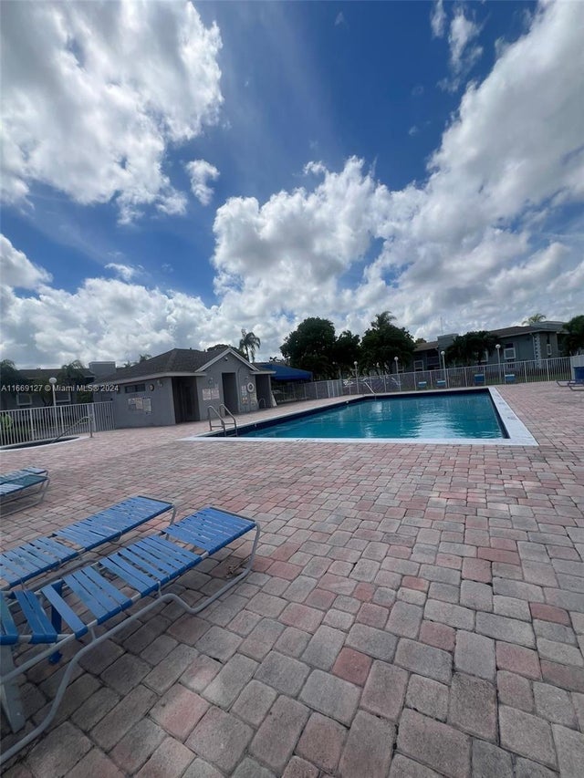 5 of 37 - 423 Ne 210th Cir Ter 104-25, Miami, FL